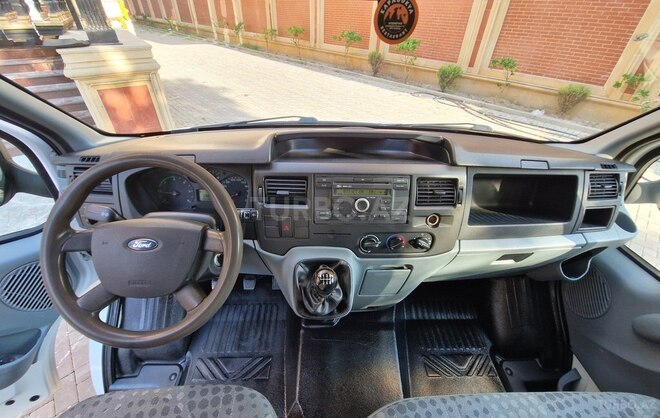 Ford Transit-11