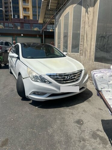 Hyundai Sonata-1