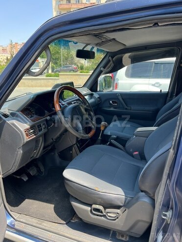 Mitsubishi Pajero-6