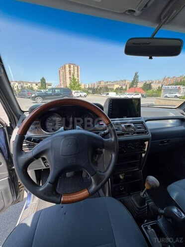 Mitsubishi Pajero-7