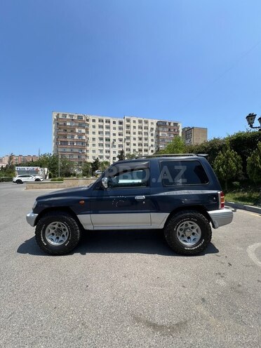 Mitsubishi Pajero-4
