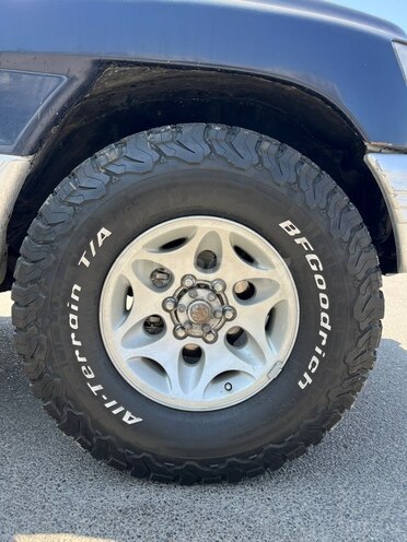 Mitsubishi Pajero-5