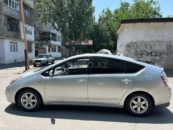 Toyota Prius-4
