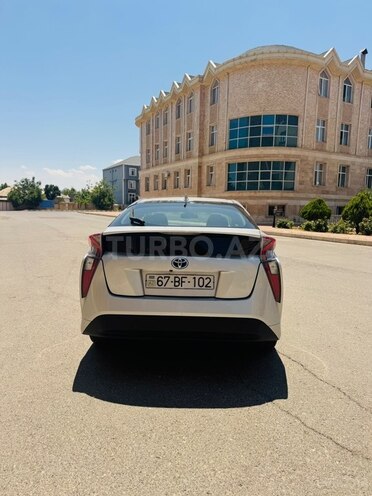 Toyota Prius-5