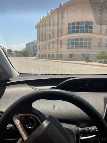 Toyota Prius-9