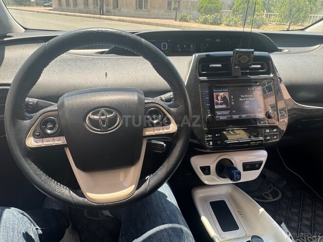 Toyota Prius-8