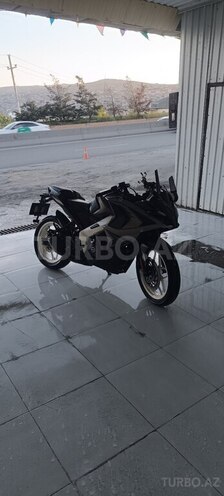 Bajaj Pulsar RS 200-1