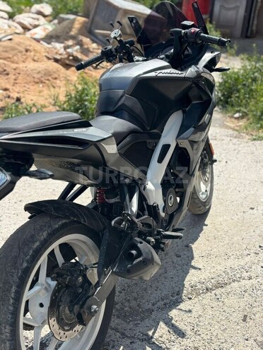 Bajaj Pulsar RS 200-8