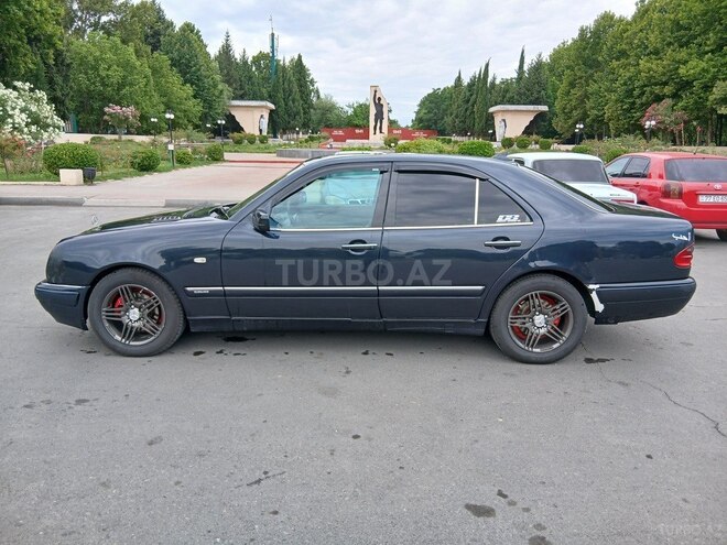 Mercedes E 230-2