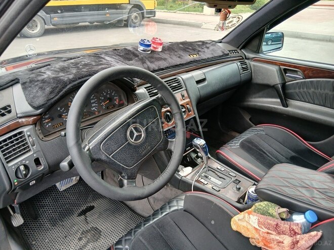 Mercedes E 230-4