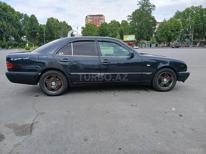 Mercedes E 230-3