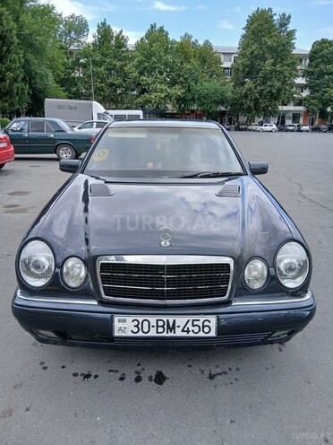 Mercedes E 230-1