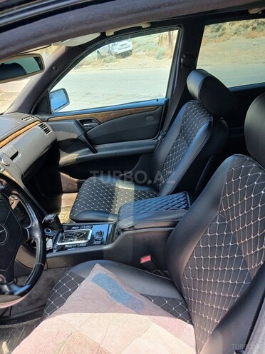 Mercedes E 200-2