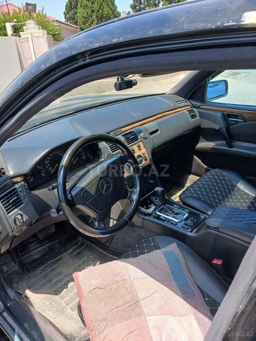 Mercedes E 200-6