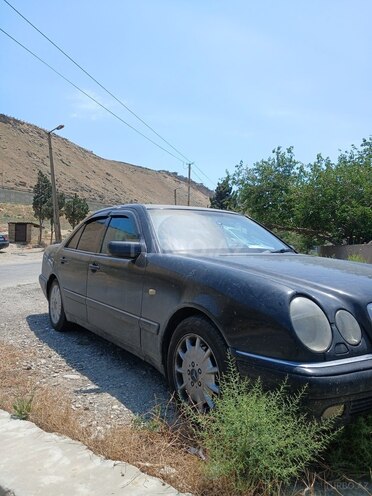 Mercedes E 200-7