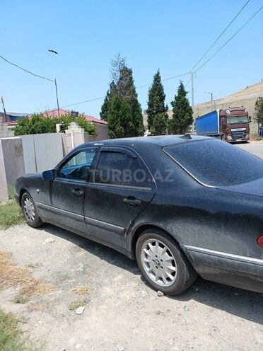 Mercedes E 200-5
