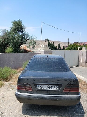Mercedes E 200-3