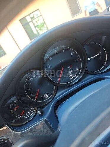 Porsche Panamera 4-7