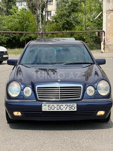 Mercedes E 230-1