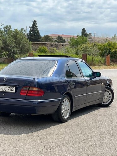 Mercedes E 230-5