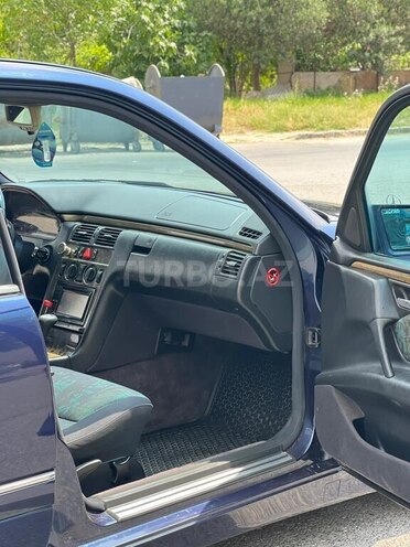 Mercedes E 230-6