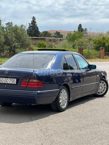 Mercedes E 230-7