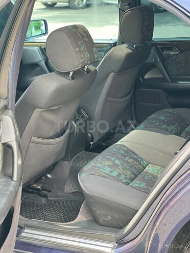 Mercedes E 230-8