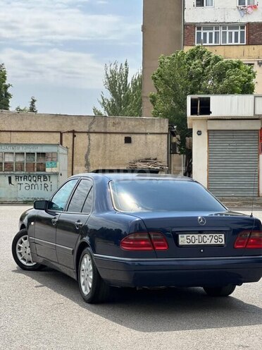 Mercedes E 230-10