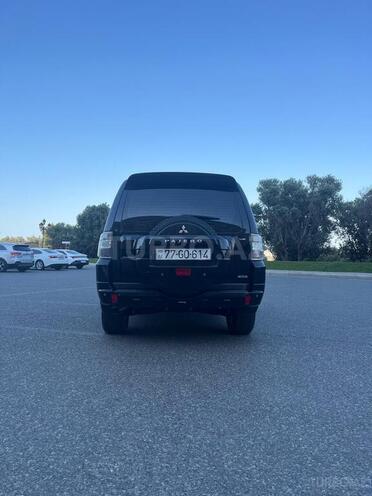 Mitsubishi Pajero-2