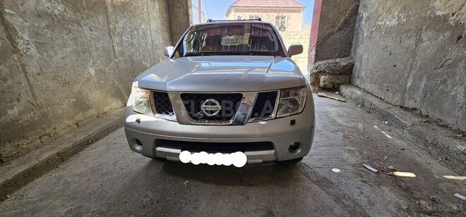 Nissan Pathfinder-1