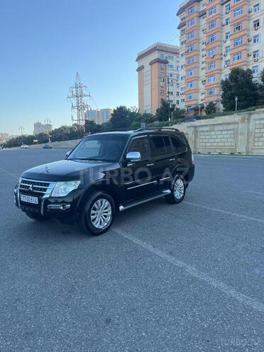 Mitsubishi Pajero-4