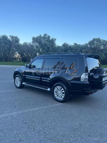 Mitsubishi Pajero-5