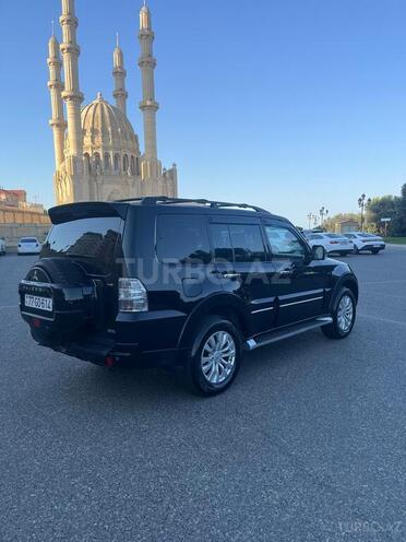 Mitsubishi Pajero-6