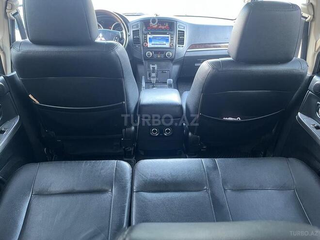 Mitsubishi Pajero-8