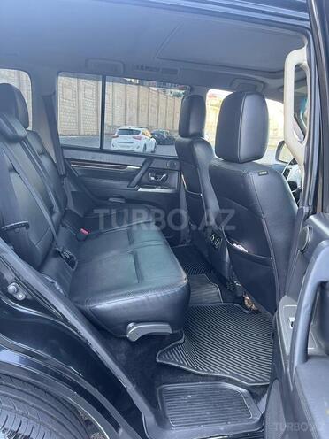Mitsubishi Pajero-10