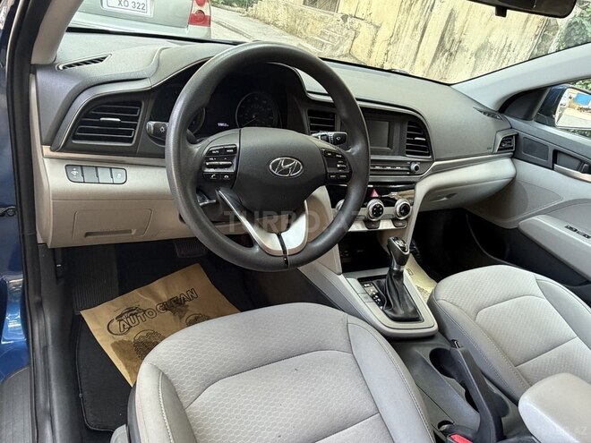 Hyundai Elantra-2