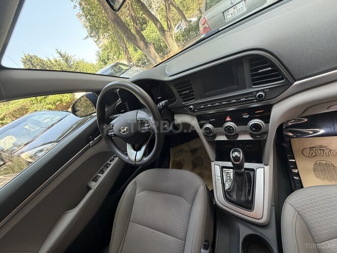 Hyundai Elantra-3