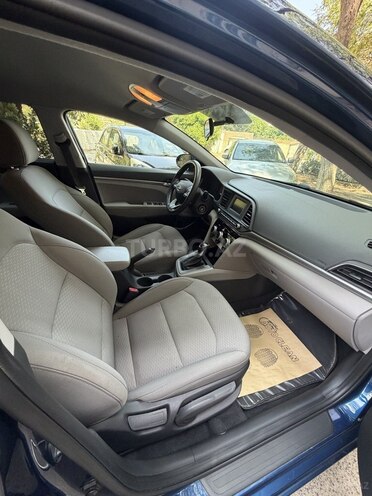 Hyundai Elantra-4