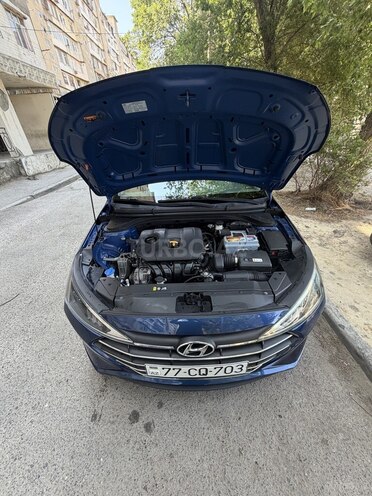 Hyundai Elantra-13