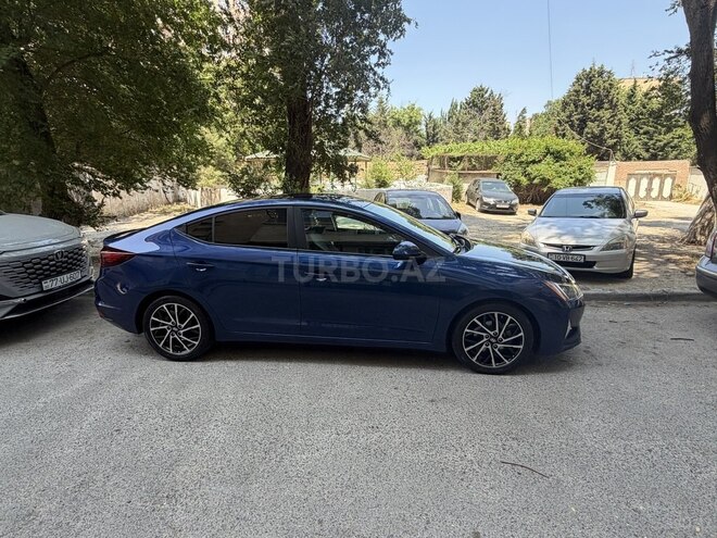 Hyundai Elantra-11