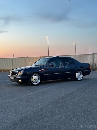 Mercedes E 230-2