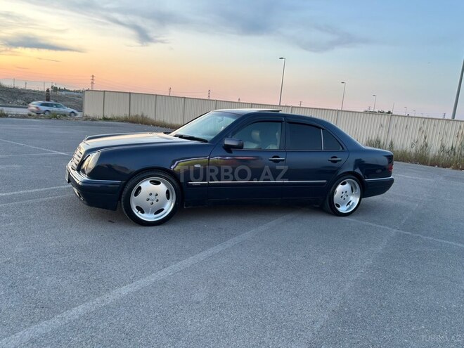 Mercedes E 230-8