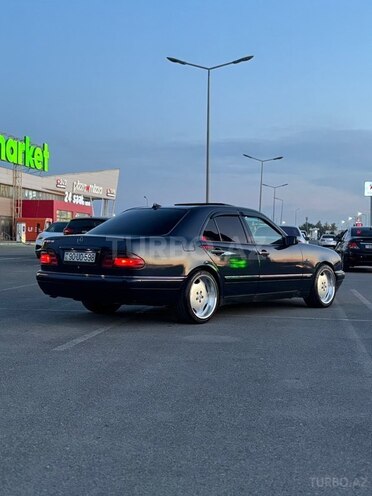 Mercedes E 230-4