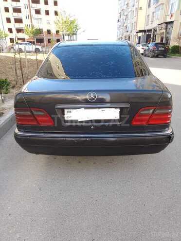 Mercedes E 230-2