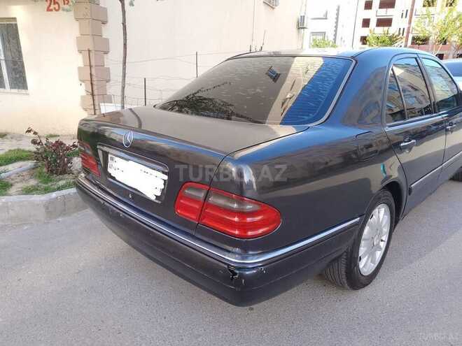 Mercedes E 230-8