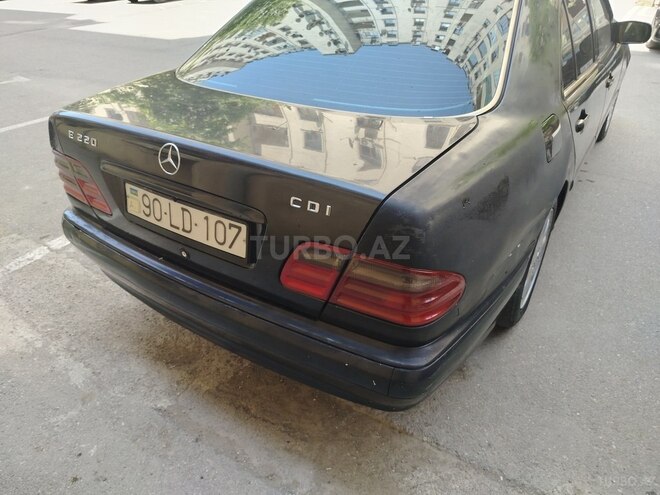 Mercedes E 220-3