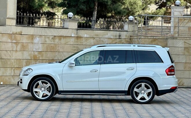 Mercedes GL 550 4MATIC-4