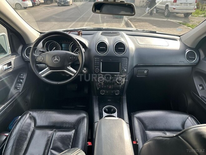 Mercedes GL 550 4MATIC-15