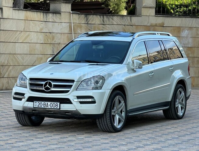 Mercedes GL 550 4MATIC-8