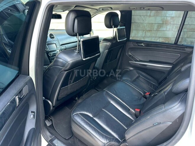 Mercedes GL 550 4MATIC-13